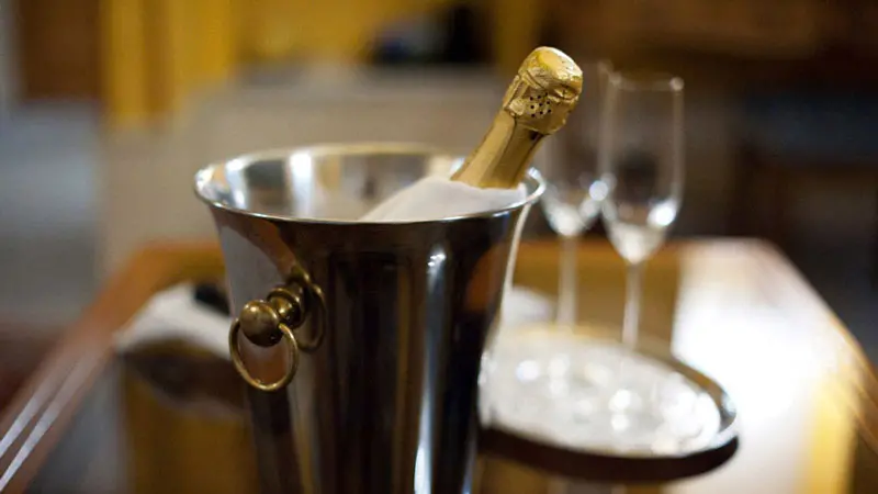 desayuno con champán en el hotel donde está tambien la Fotografía artística