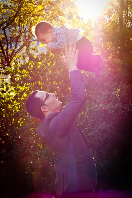 el padre en la comunion de su hija y bautizo de su hijo
