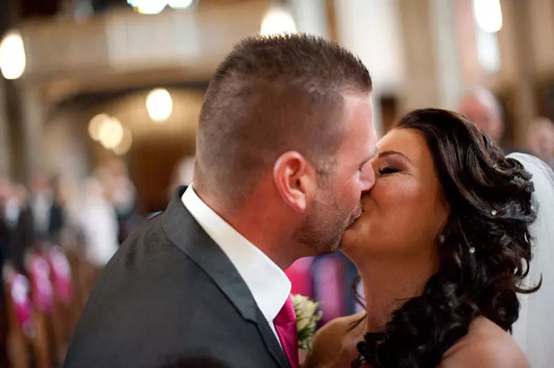 Un besito en la iglesia