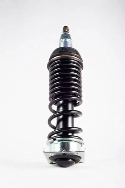 Una pieza muy importante en todos los coches con fondo blanco