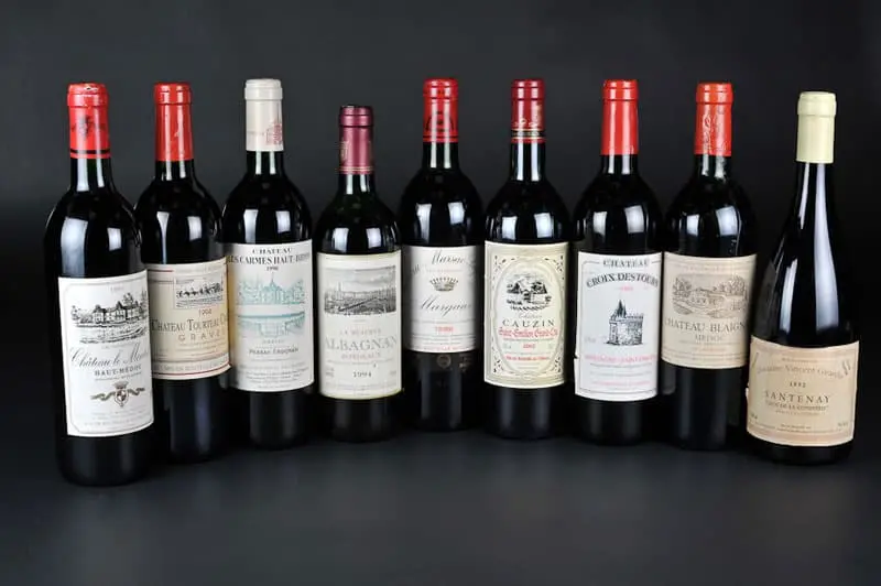 Conjunto de vino tintos viejos de alta calidad para coleccíon