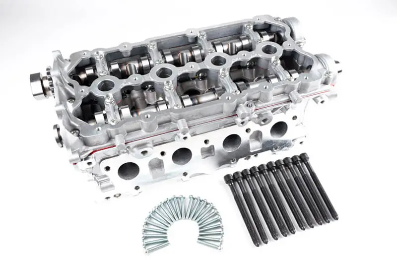 Accesorios para el motor y otros productos relacionados con automoviles son los favoritos del fotógrafo. Madrid como su nueva base de operacion para los mejores fotografías de productos.